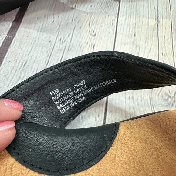 BOC B.O.C. black slip on casual shoe flip flop thong flat sandals sz 11 like new - Picture 5 of 6